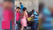 Video porn morena sabrosa en el mercado del pueblo casero Mp4 online