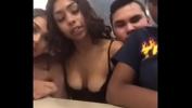 Free download video sex Novinhas doidas mostrando os peitos no McDonald apos s HD