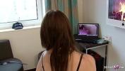 Video porn Bruder erwischt Stief Schwester beim Porno gucken und fickt in xTeenPorn.Net