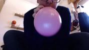 Video sex new Questi palloncini colorati fanno eccitare cosi tanto tua madre che ci squirta sopra come non mai of free