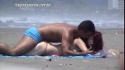 Download video sex new Casal sem vergonha tenta fazer sexo na praia sem chamar a aten ccedil ao